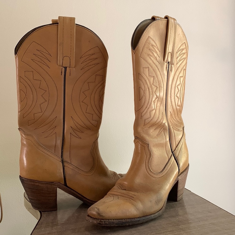 Vintage Frye western boots. Tan with pink and purple stitching. 7.5B
